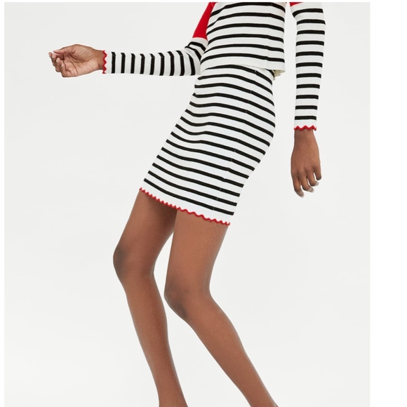 Zara Knit Black Striped Red Scalloped Hem Mini Skirt Large Comfy Workwear - Picture 2 of 15